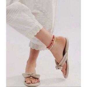 Free People Size 11 Brynn Bow Sandals Grey Nude Flip Flops Thongs Neutral Italy